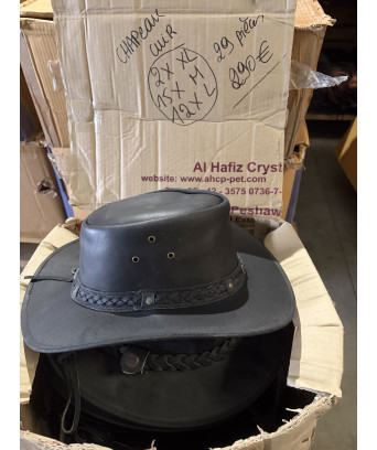 LOT DE 29 CHAPEAU EN CUIR