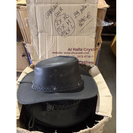 LOT DE 29 CHAPEAU EN CUIR