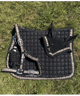 PRE COMMANDE- DISPONIBLE FIN JUIN 2026 ENSEMBLE BONNET/TAPIS/LICOL