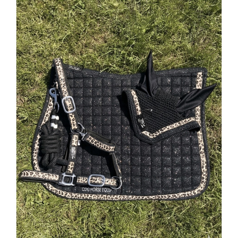 PRE COMMANDE- DISPONIBLE FIN JUIN 2026 ENSEMBLE BONNET/TAPIS/LICOL